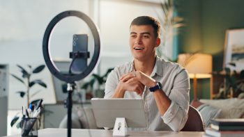 How to Be a Paid Social Media Influencer